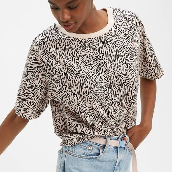 ✨️2/$20 Levi's Cropped Short Sleeve Sweater - Picture 1 of 7